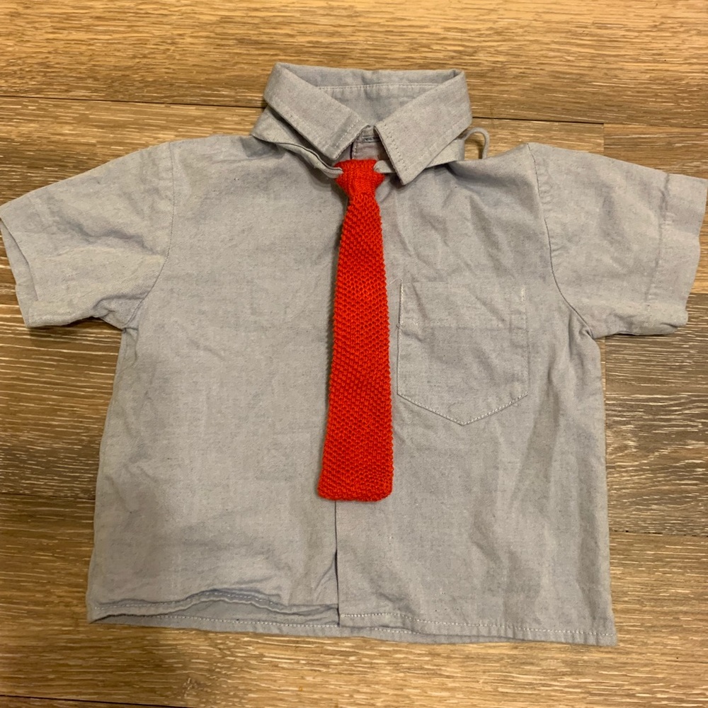 Collared button up with optional Tie:-)